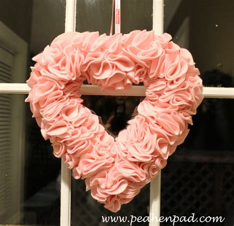 PeaHen Pad: DIY Felt Valentine Wreath