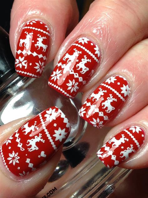 Canadian Nail Fanatic: Reindeer Sweater Nails | Christmas sweater nails