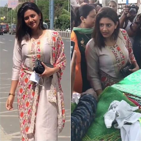 After leaked MMS video controversy, Anjali Arora pays visit to Haji Ali