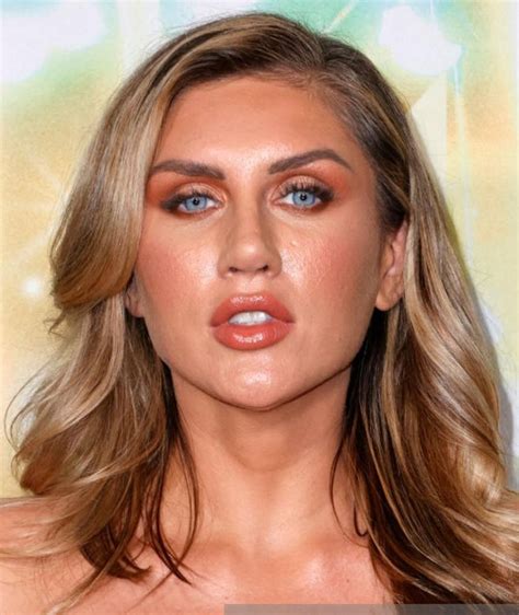 Sophie Hall's Instagram, Twitter & Facebook on IDCrawl