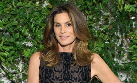 “This girl is incredible!” – Cindy Crawford, 56, danced in a sequined
