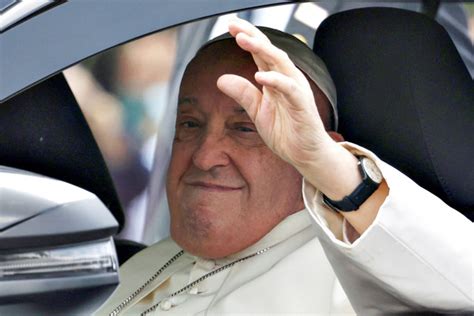 anak  ibu hamil  diberkati paus fransiskus  datang  ri