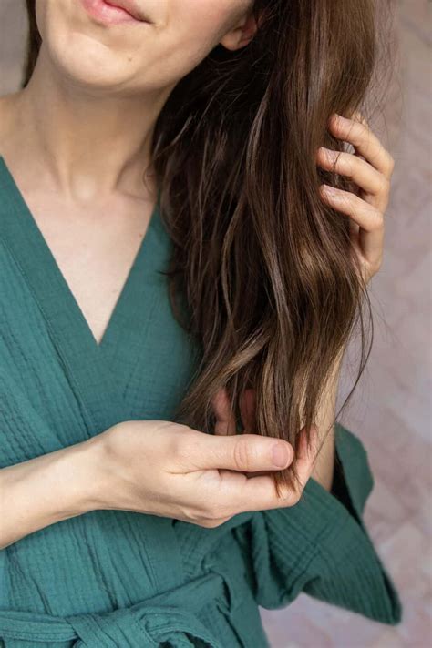 10 Tried and Tested Methods to Get Oil Out of Your Hair | Hello Glow