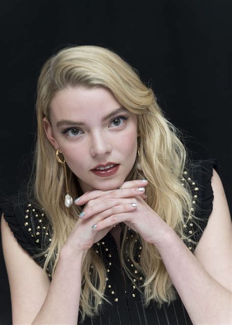Anya Taylor-Joy - "Glass" Photocall in New York • CelebMafia