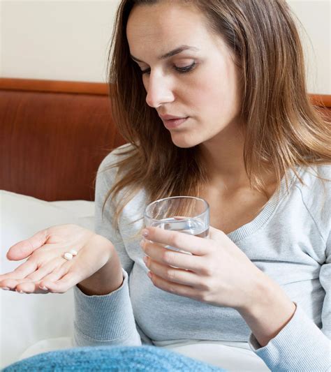 Moms are debating if is it safe to dye hair while pregnant 25