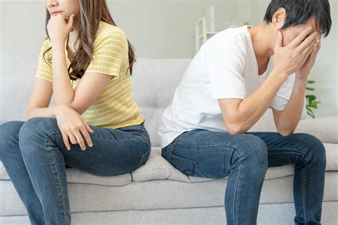 Divorce. Asian couples are desperate and disappointed after marriage