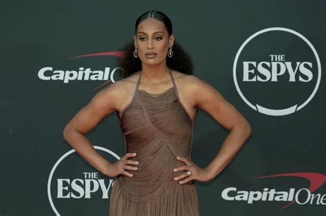 skylar diggins smith calls  mercury  treatment field level
