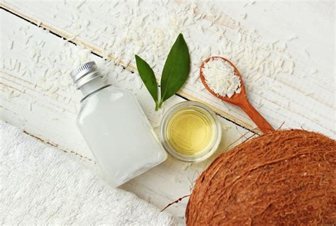 Óleo De Coco É Bom Para Caspa - Veja como usar o óleo de coco para acelerar o crescimento capilar ...