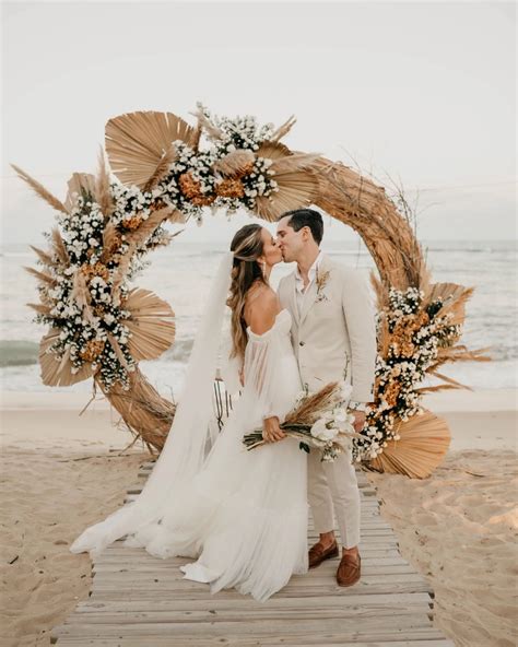Choosing the Perfect Beach Wedding Veil - What you need to know | TARA