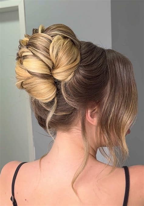Penteado Com Coque Alto - Penteado de Noiva: Coque Alto Entrelaçado | TikTok