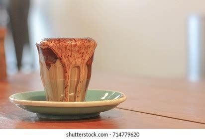 "Overflow cup of coffee" - 989 Ảnh, vector và hình chụp có sẵn | Shutterstock