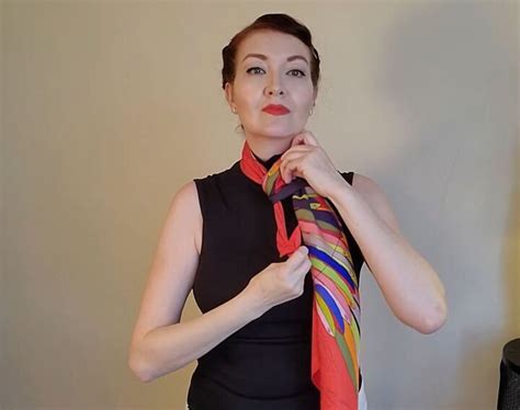 6 Elegant Audrey Hepburn Scarf Styles & How to Wear Them | Upstyle