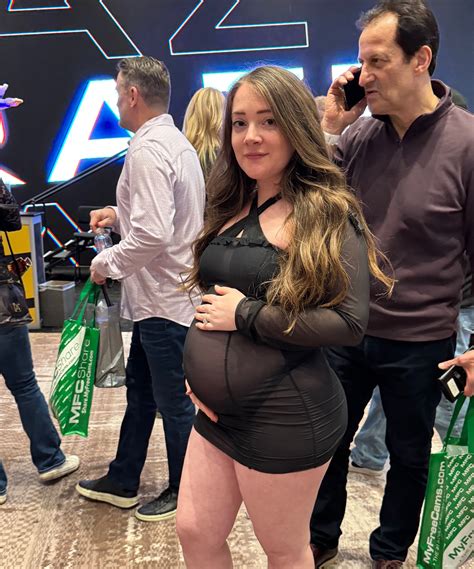 Renee Winter | Convention photos are always hilarious if you look at