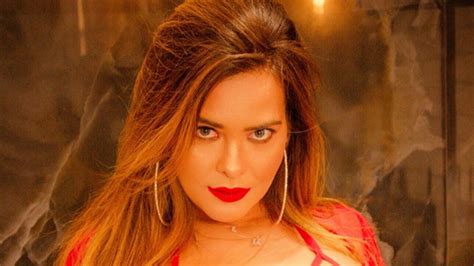 Geisy Arruda Mostrando A Buceta - Fio-dental e canga transparente: Geisy Arruda mostra a marquinha no ...