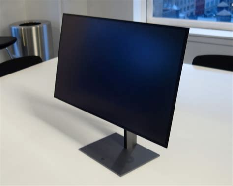 HP Z27K G3 01 - Castle Kafka