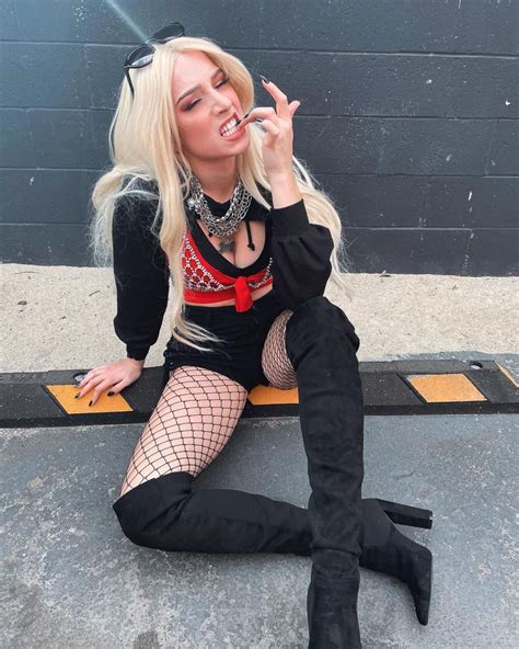 COURTNEY MILLER – Instagram Photos 11/08/2020 – HawtCelebs