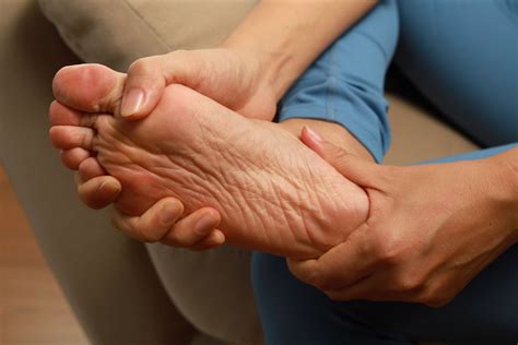 5 Tips to Maintain Healthy Feet for Better Mobility