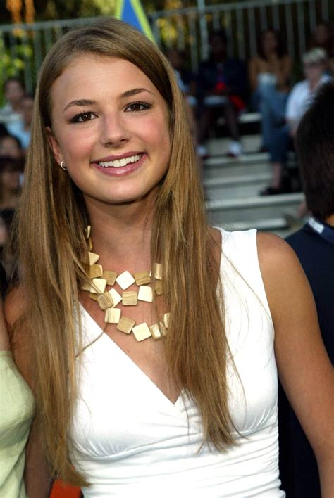 Emily VanCamp | Emily vancamp, Emily, Emily vancamp hot