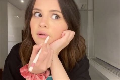 Experts Reveal Selena Gomez's Secret to Staying Grounded - gfj4j6f