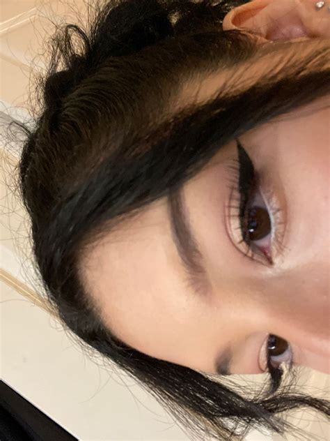 My eyeliner came out perfect 💗 | Eyeliner for big eyes, Almond eye ...