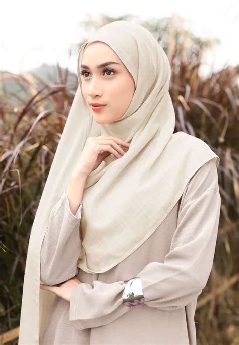 Jual COTTON BEE Cotton Bee - Nakeya Shawl | Hijab Pashmina | Viscose ...