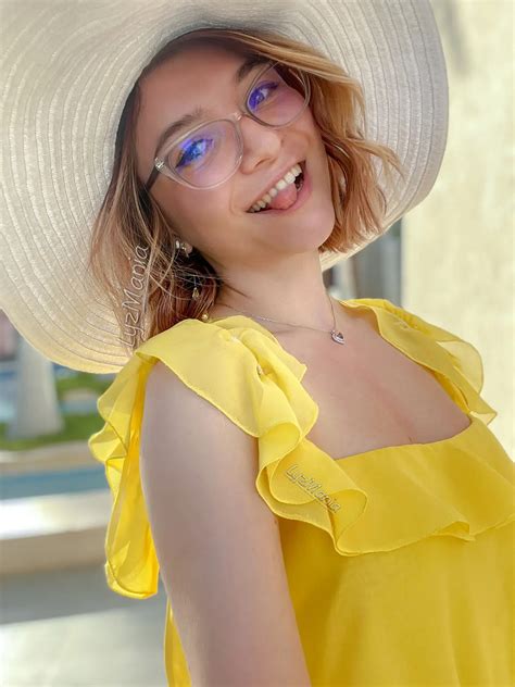 Even I post nudes on Reddit I'm just a simple girl and you can pass