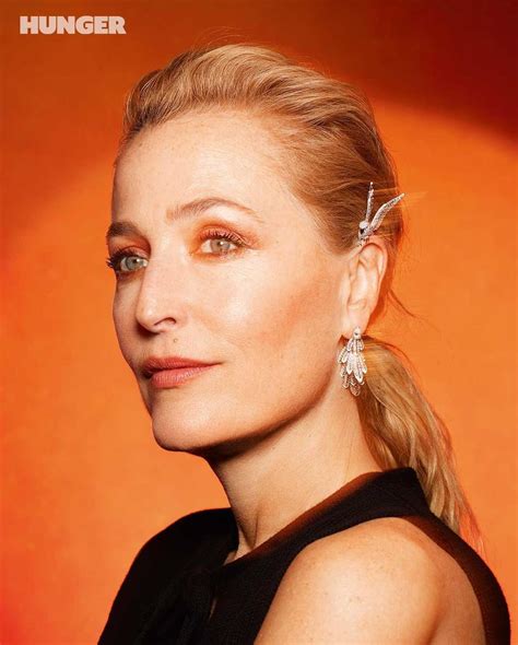 GILLIAN ANDERSON - HUNGER MAGAZINE #31 - YourCelebrityMagazines