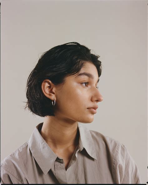 Beauty influencers are divided over the 90s layered bob revival 24