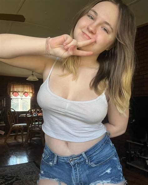 Gracie Robbins | Can we rewind back to summer? | Instagram