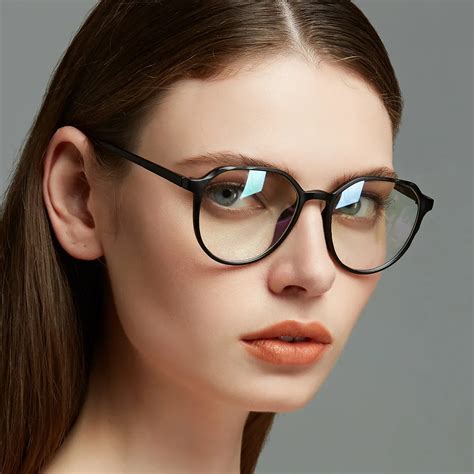 2025 Eyeglass Frame Trends - Khalil Emmett