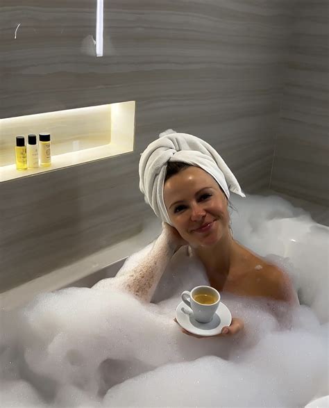 Bubbleeees : r/PernillaMouritzen