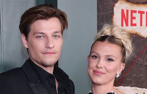 Quem É O Marido De Millie Bobby Brown - Millie Bobby Brown posa en bikini blanco junto a novio Jake Bongiovi ...
