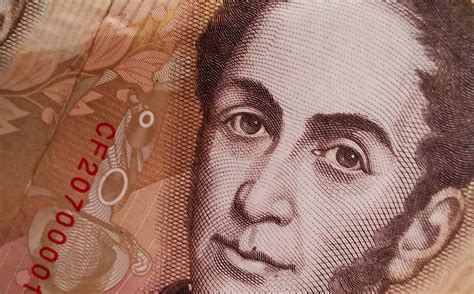 celebramos el natalicio del heroe simon bolivar el libertador de