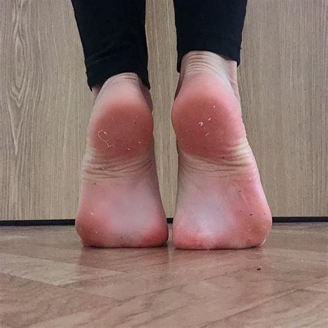 Pink soles ! : r/Feetishh