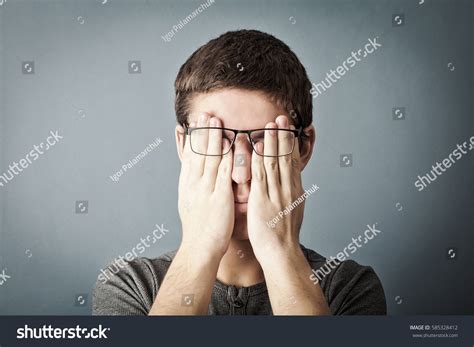 638 Embarrassed Teen Boy Bilder, Stockfotos und Vektorgrafiken | Shutterstock