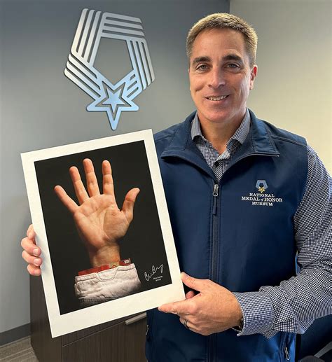 My Hand My Cause, Inc.: Using Celebrity Hand Prints to Help Charities