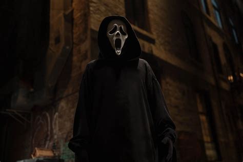 Scream 6 Image Reveals Ghostface In New York City