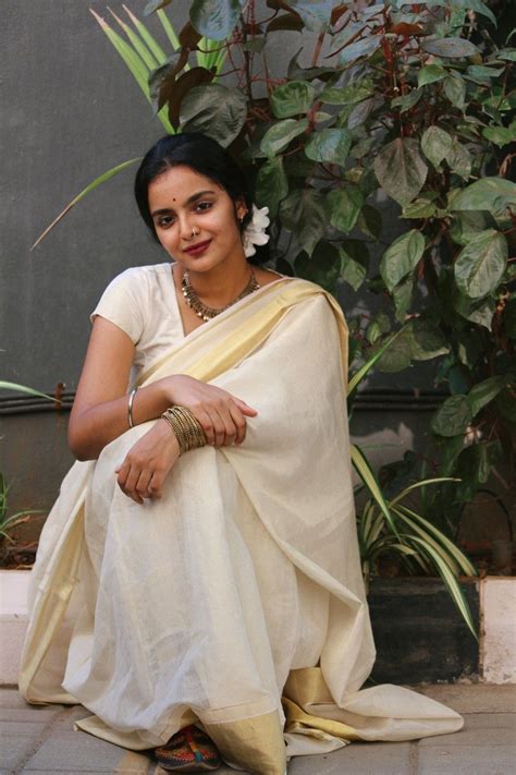 kerala kasavu saree  dull gold necklace  firangipani