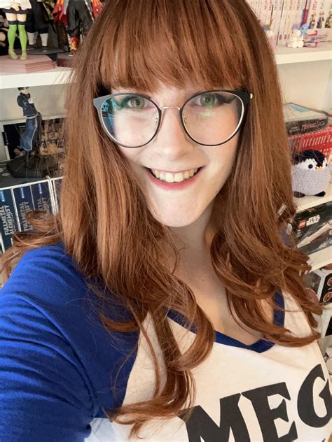Anyone up for a long evening of manga reading? (F23) : r/RedheadBeauties