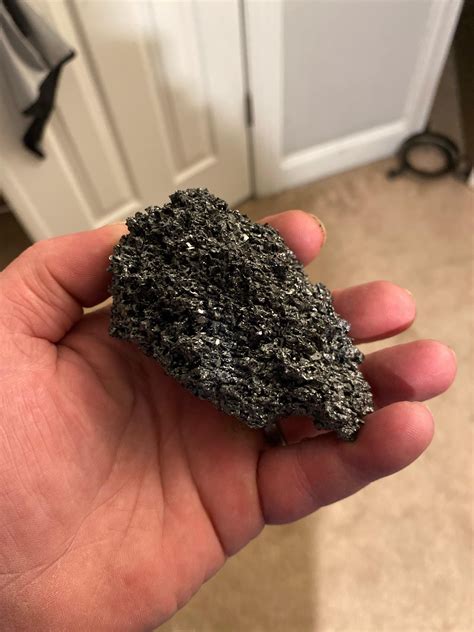 Here is a unique one I think, what is this mineral? : r/whatsthisrock