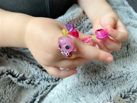 Uncoventional Kira: TWISTY GIRLS TRANSFORMING BRACELET DOLLS | REVIEW