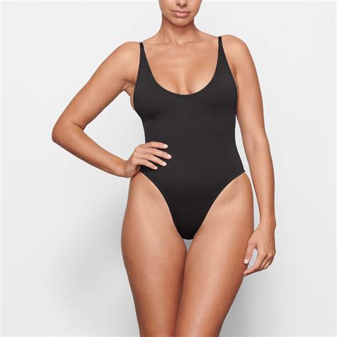 SIGNATURE SWIM SCOOP NECK ONE PIECE | ONYX