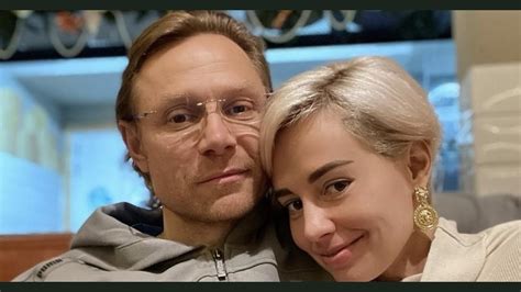 Жена Карпина рассказала правду об отношениях мужа и своей мамы - YouTube