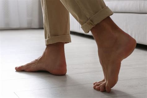 expert podiatrists guide   care   feet   age