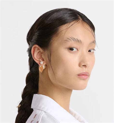 Dior Tribales-oorbellen uit de Dioramour-lijn Metaal met goudkleurige