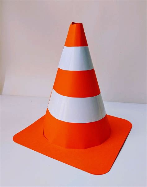Objetos Em Formato De Cone - 8