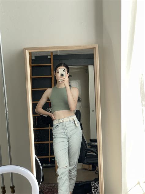 anna worm 🌸 @frogs4girls.bsky.social on Twitter: "gm everybody happy