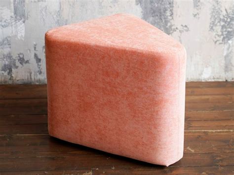 Аренда пуфика Shape Powdery-Pink Triangle | доставка и самовывоз в Москве