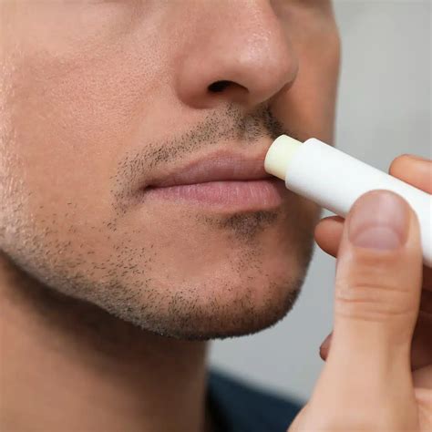 dry lips  winter heres   prevent chapped lips  season