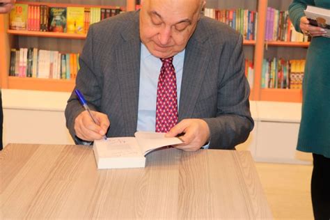 Kitab Klubu üzvlərinin Çingiz Abdullayev ilə görüşünü təşkil etdik ...